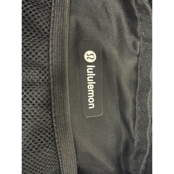 Lululemon Black Crossbody Belt Bag With Adjustable Strap & Zipper Closure - Picture 9 of 11